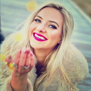 Meet your Posher, Becca